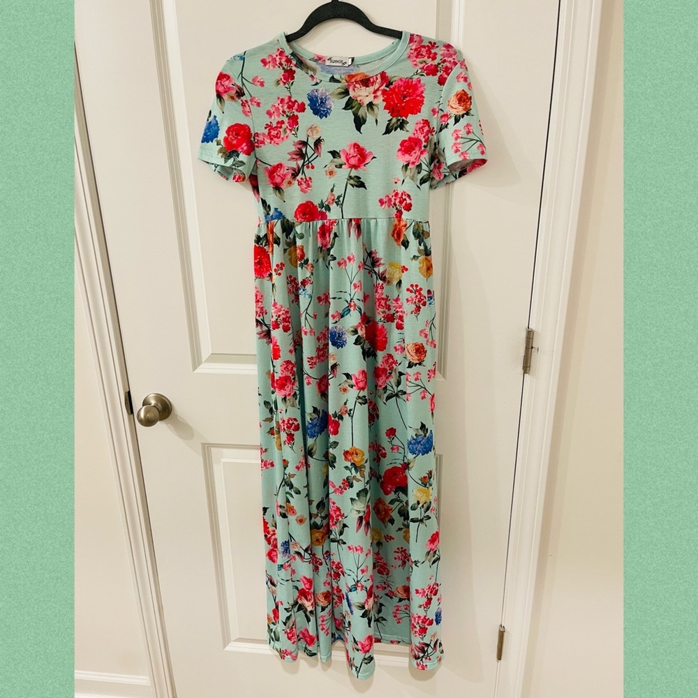 floral on mint small maternity maxi dress WITH POCKETS!!!